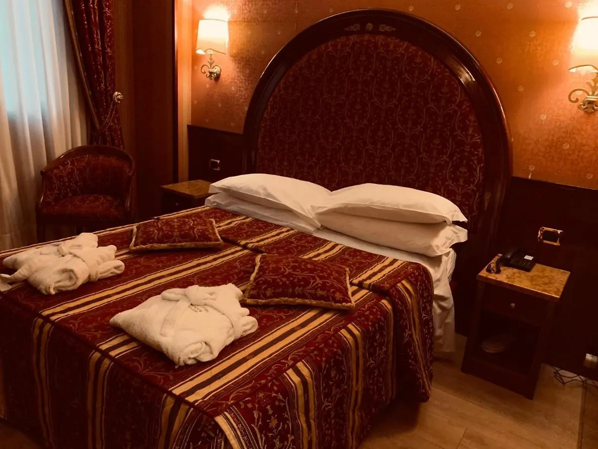 Hotel Vittoria Milán 4*,  Italia