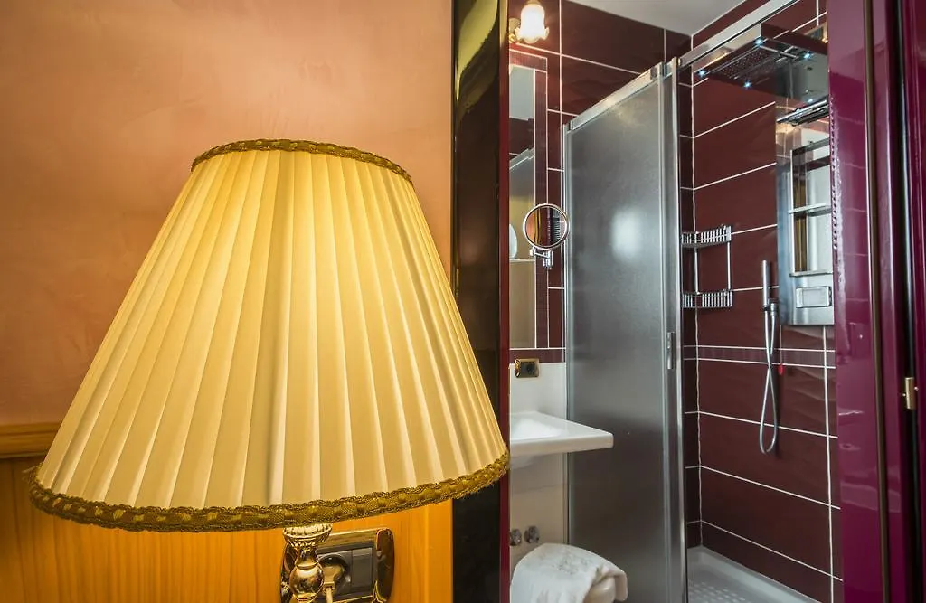 ****  Hotel Vittoria Milán Italia